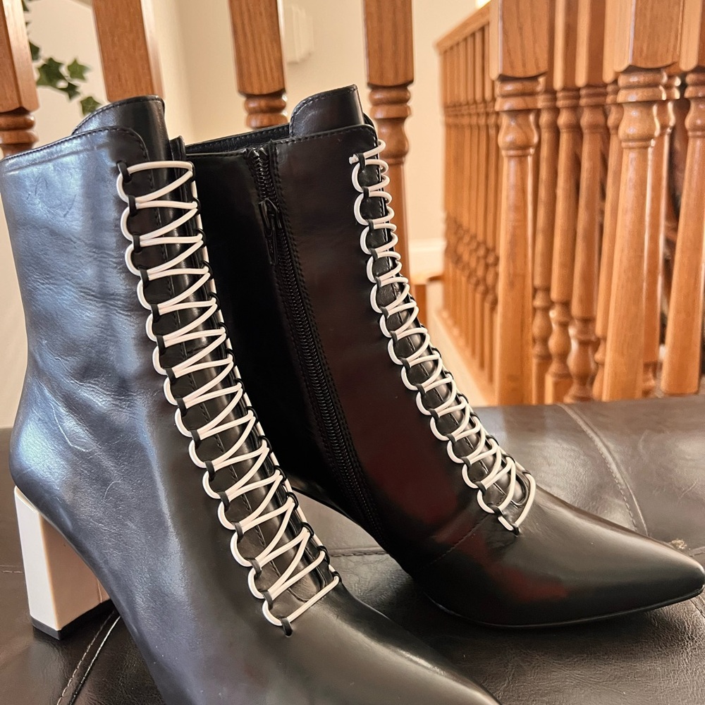 Tamara London Blade Pointed Toe Leather Boots Black and White Size 37 or US 6.5 - Picture 9 of 16